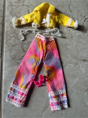 1960’s Barbie pastel tie dye pants yellow crop top pink high heel mules slides
